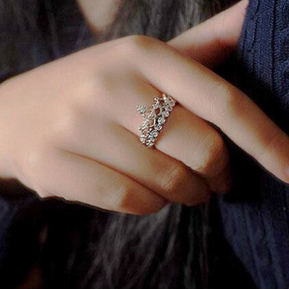 ๐ Gorgeous ๐ Crown Ring - Picture 2 of 4